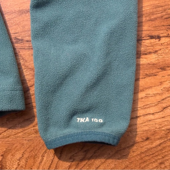 Cozy Blue North Face Women’s Zip-Up Outdoor Adventure - Picture 4 of 5